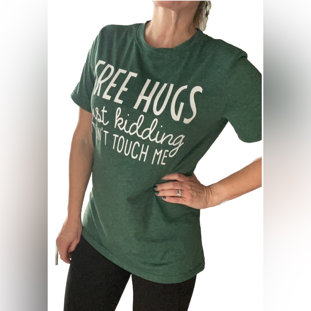 W’s Graphic Tees short Sleeve T-Shirt “Free Hugs”|Size M|Green w White Letters